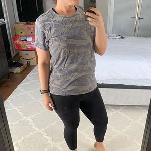 Abercrombie A&F camo tee sz large bundle of 2